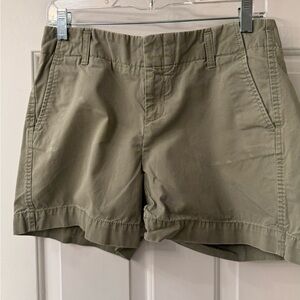 GAP Women's Cargo Shorts in Olive
